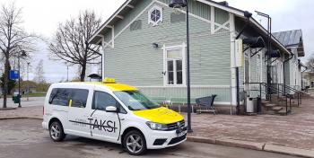Kuva Esa Partanen Kimppataksi Haminan linja-autoasemalla