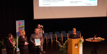 vuoden matkailuteko palkinto jaettiin Kymenlaakson matkailuparlamentissa vuoden matkailuteko palkinto jaettiin Kymenlaakson matkailuparlamentissa