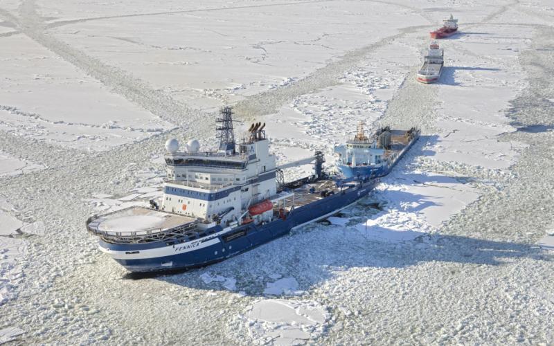 Kuva Arctia Oy Fannica jäänmurtaja murtaa jäätä