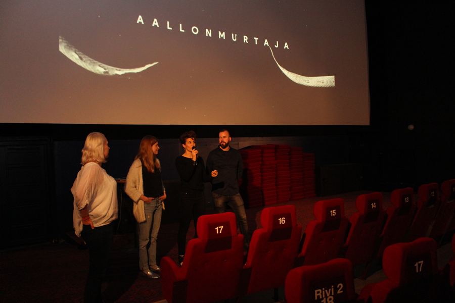 Aallonmurtaja-sarja Aallonmurtaja-sarjan näyttelijät ja ohjaaja