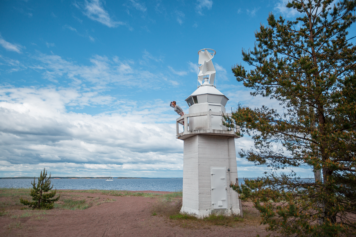 Nainen majakassa Kuva: Julia Kivelä Nainen majakassa Kuva: Julia Kivelä