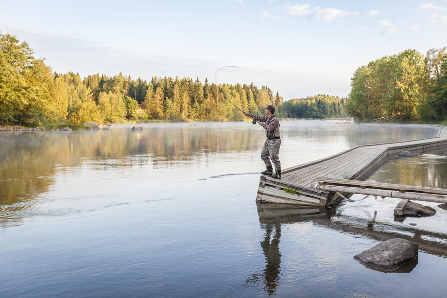 Kymijoella kalassa, Kuva: Jukka Koskinen Kalastus Kymijoella